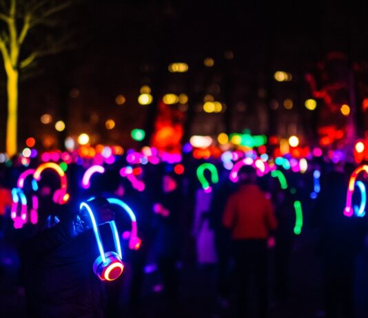 De opkomst van silent disco’s: waarom iedereen mee wil doen